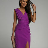 Fitted dress with V neckline and slit